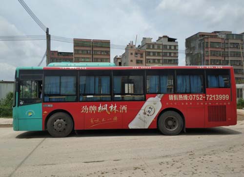 惠州公交车广告-劲牌枫林酒车身广告效果
